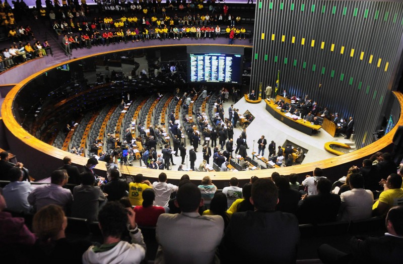 Imagem Ilustrando a Notícia: Câmara vota hoje PL sobre recuperação fiscal de estados