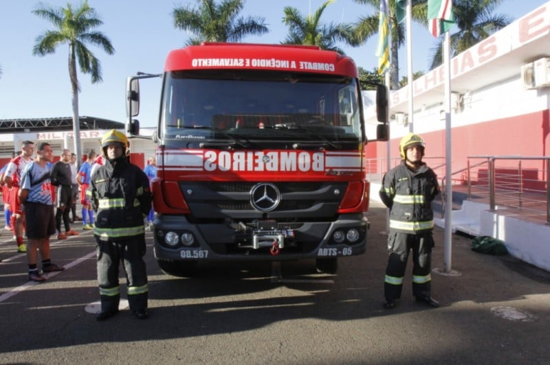 Imagem Ilustrando a Notícia: Corpo de Bombeiros de Goiás ganha reforço de viaturas para combater incêndio