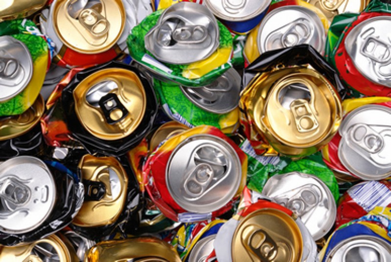 Imagem Ilustrando a Notícia: Brasil reciclou 280 mil toneladas de latas de alumínio em 2016