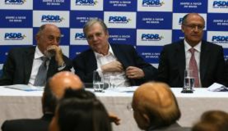 Imagem Ilustrando a Notícia: PSDB continua na base de apoio do governo, mas fará avaliações