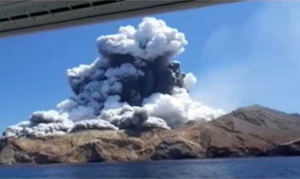 Imagem Ilustrando a Notícia: Sobe para 18 número de mortos em erupção na Nova Zelândia