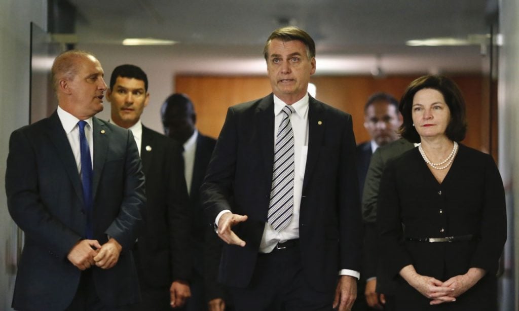 Imagem Ilustrando a Notícia: Bolsonaro critica Dodge e diz que a procuradora goiana aparelha a PGR