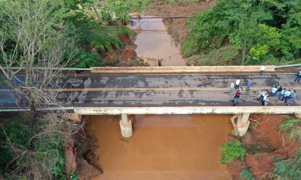 Imagem Ilustrando a Notícia: Ponte da GO-215 é liberada em trecho que dá acesso a Pontalina