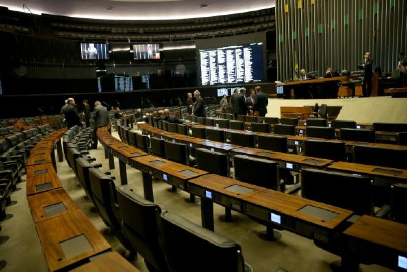 Imagem Ilustrando a Notícia: Sem quórum, Câmara adia votação da MP que prorroga contratos de concessões
