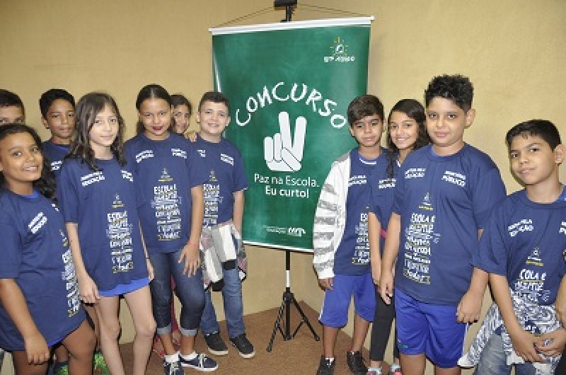 Imagem Ilustrando a Notícia: Após concurso, escolas municipais de Goiânia são premiadas com computadores