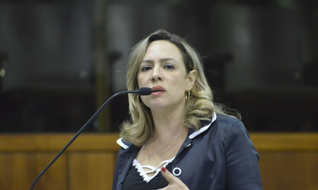 Imagem Ilustrando a Notícia: Pré-candidata à Prefeitura de Goiânia, Adriana Accorsi defende legado do PT