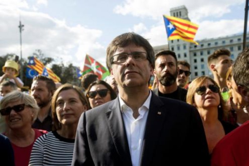 Imagem Ilustrando a Notícia: Puigdemont cogita não pedir permissão à Justiça