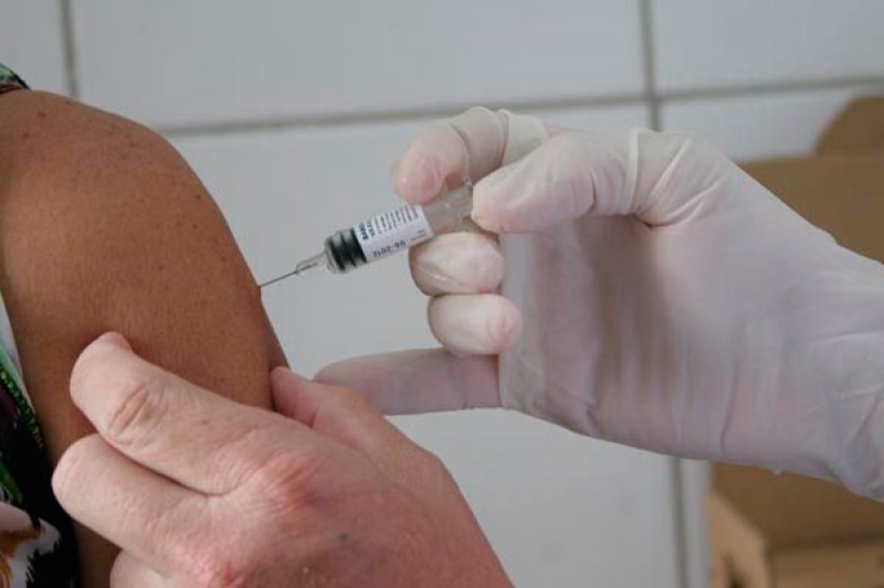 Imagem Ilustrando a Notícia: Brasil zera imposto de importação para três vacinas devido a desabastecimento
