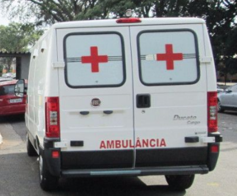 Imagem Ilustrando a Notícia: Idosa morre em capotamento de ambulância em Anápolis