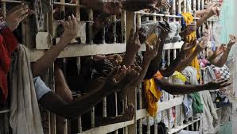 Imagem Ilustrando a Notícia: Superlotação e gangues são problemas comuns a prisões do Brasil e EUA