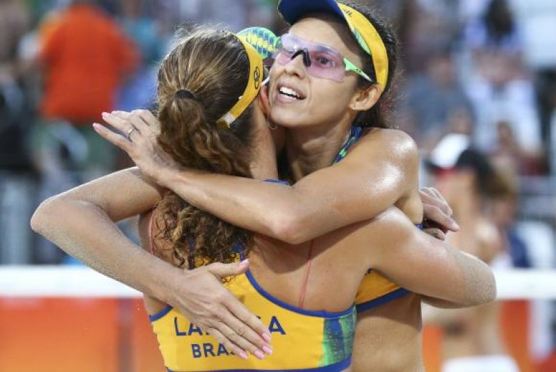 Imagem Ilustrando a Notícia: Larrissa e Talita vencem EUA e estão na próxima fase do vôlei de praia