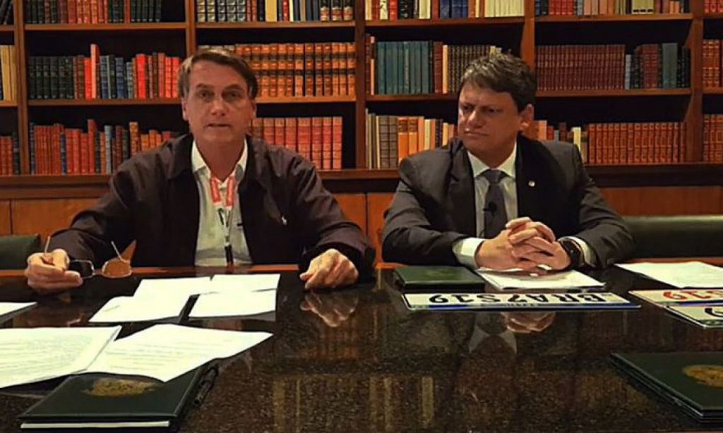 Imagem Ilustrando a Notícia: Ninguém melhor do que Regina Duarte para a Cultura, diz Bolsonaro