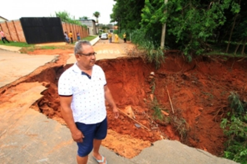 Imagem Ilustrando a Notícia: Erosão ameaça casas em Aparecida de Goiânia