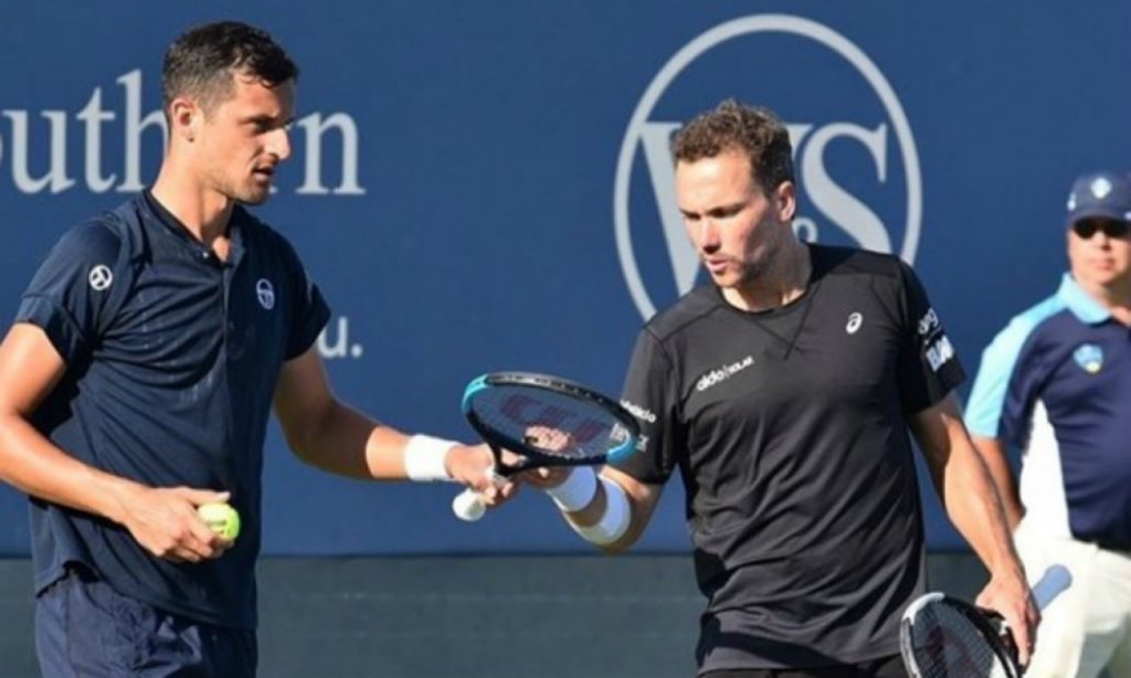 Imagem Ilustrando a Notícia: Bruno Soares vence Novak Djokovic nas duplas do Aberto de Tóquio