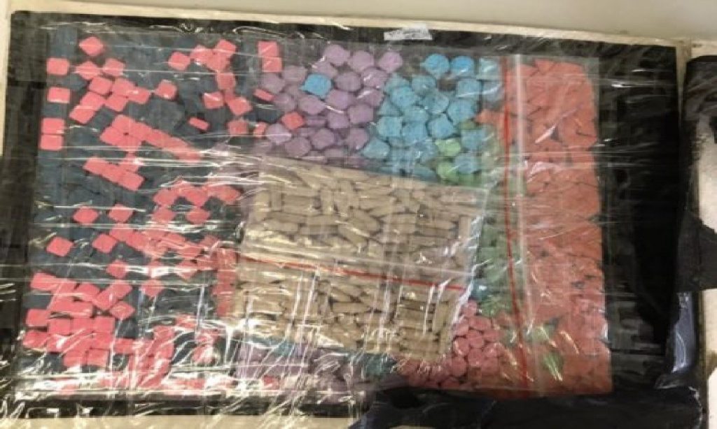 Imagem Ilustrando a Notícia: PC apreende mais de 600 comprimidos de  ecstasy e LSD em Jataí