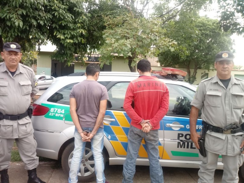 Imagem Ilustrando a Notícia: PM prende homens suspeitos de roubar casa e veículo, em Trindade-GO