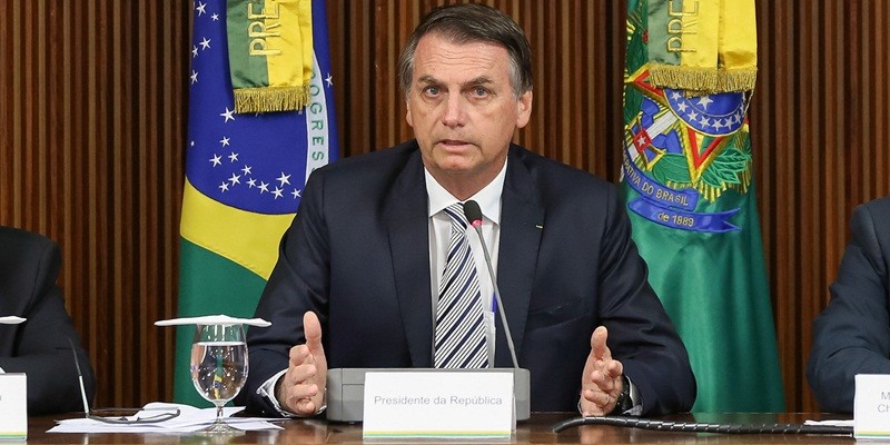 Imagem Ilustrando a Notícia: Bolsonaro diz que alíquota do Imposto de Renda pode ser reduzida