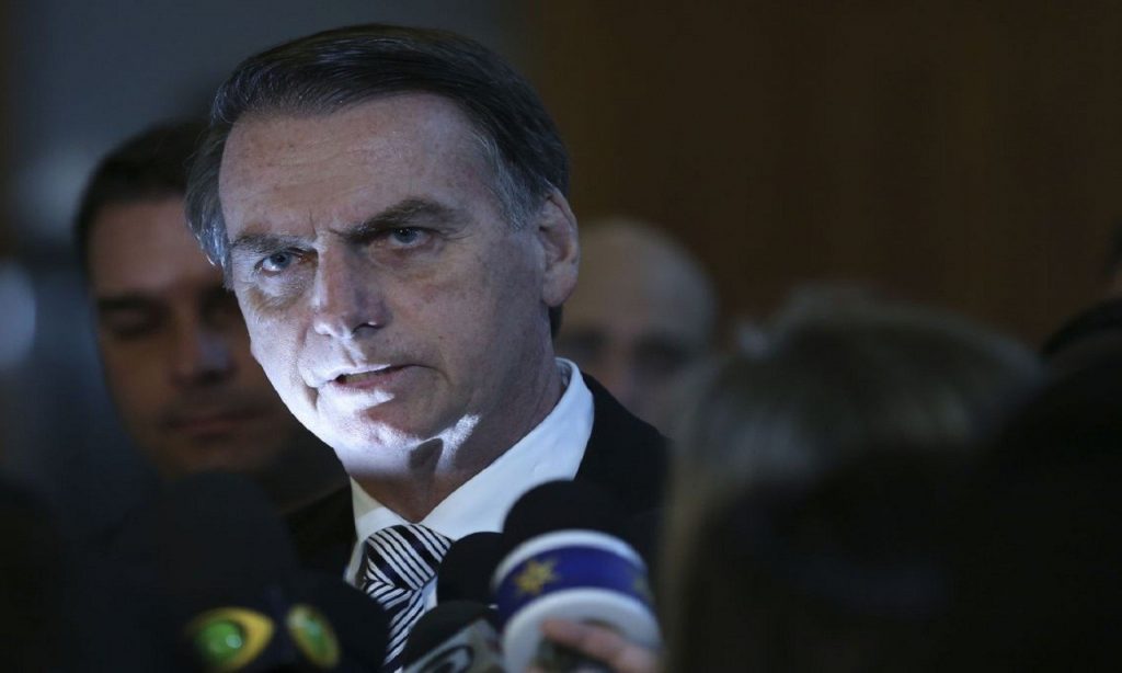 Imagem Ilustrando a Notícia: ‘Ele falou que está negociando cargo, é isso?’, pergunta Bolsonaro na China