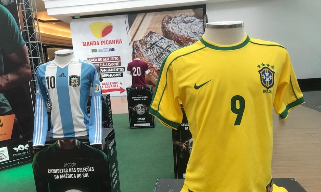 Imagem Ilustrando a Notícia: Exposição de camisas das seleções Sul-Americanas segue até o próximo domingo, em Goiânia