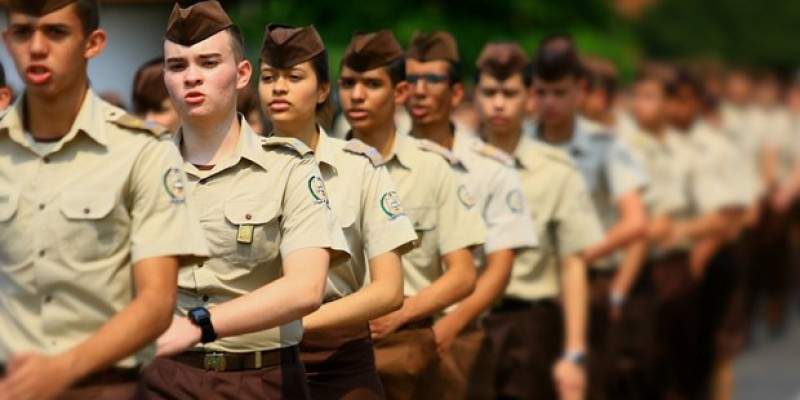 Imagem Ilustrando a Notícia: Supremo autoriza cobrança de mensalidade em colégios militares