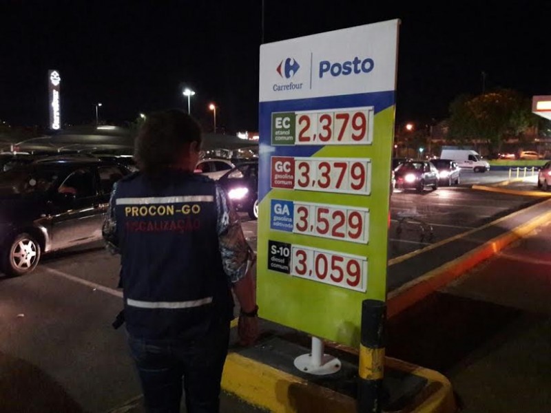 Imagem Ilustrando a Notícia: Procon Goiás autua posto de combustível do Carrefour T-9