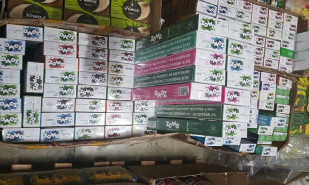 Imagem Ilustrando a Notícia: Mais de cem narguilés e mil caixas de cigarros são apreendidas, em Goiânia