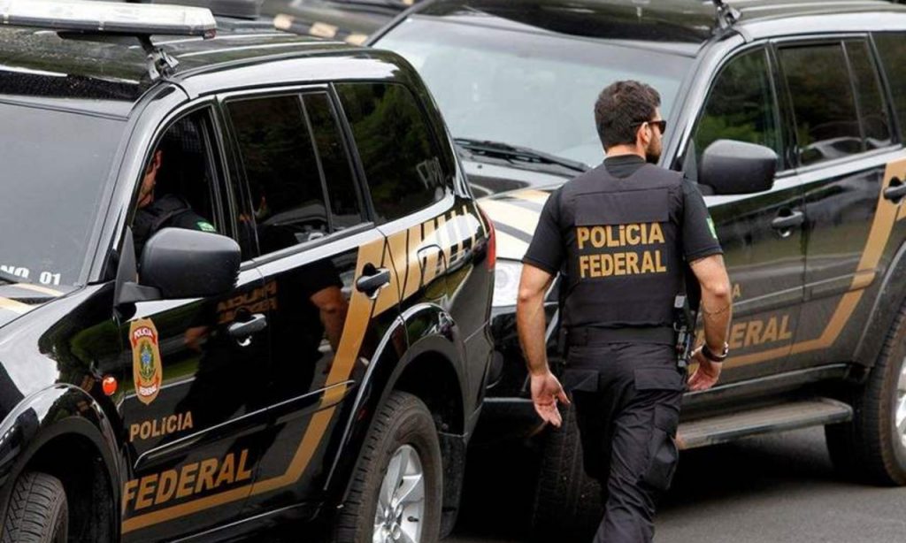 Imagem Ilustrando a Notícia: PF deflagra operação que combate fraudes ao auxílio emergencial em oito estados