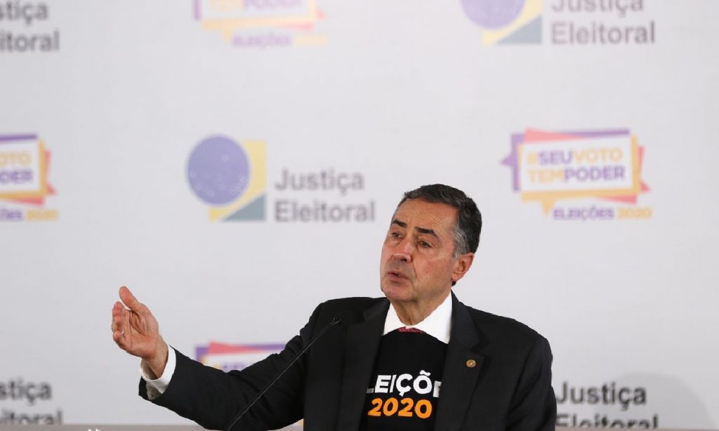 Imagem Ilustrando a Notícia: Barroso diz que houve tentativa de sobrecarregar sistema do TSE