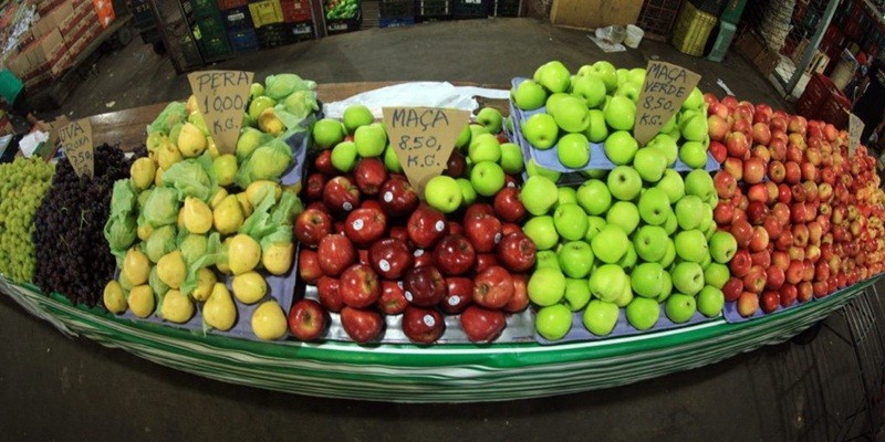 Imagem Ilustrando a Notícia: Preço de frutas varia mais de 500% em Goiânia