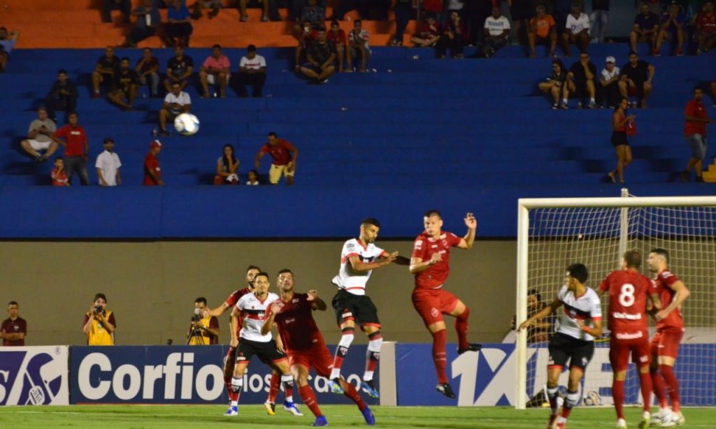 Imagem Ilustrando a Notícia: Vila Nova arranca empate no fim contra o Atlético