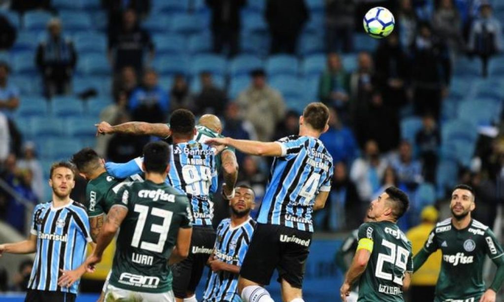 Imagem Ilustrando a Notícia: Palmeiras decide vaga contra o Grêmio no Pacaembu