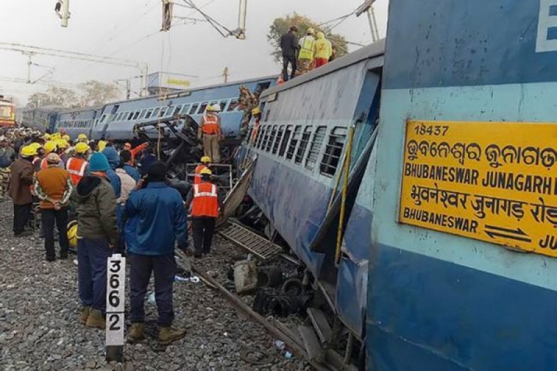 Imagem Ilustrando a Notícia: Acidente de trem deixa pelo menos 36 mortos na Índia