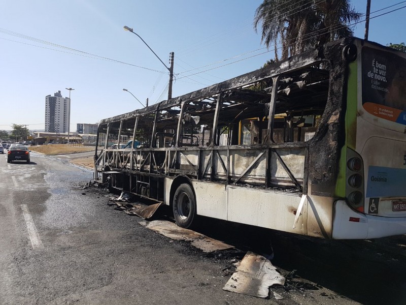 Imagem Ilustrando a Notícia: Só em 2017, três ônibus pegaram fogo em Goiânia