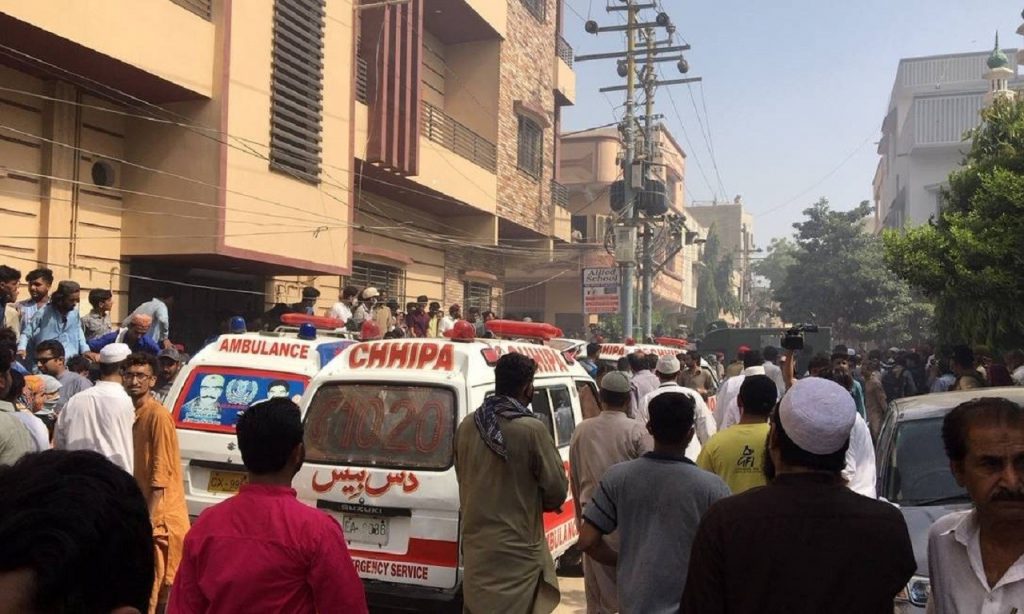 Imagem Ilustrando a Notícia: Avião com mais de 100 pessoas cai em área residencial no sul do Paquistão