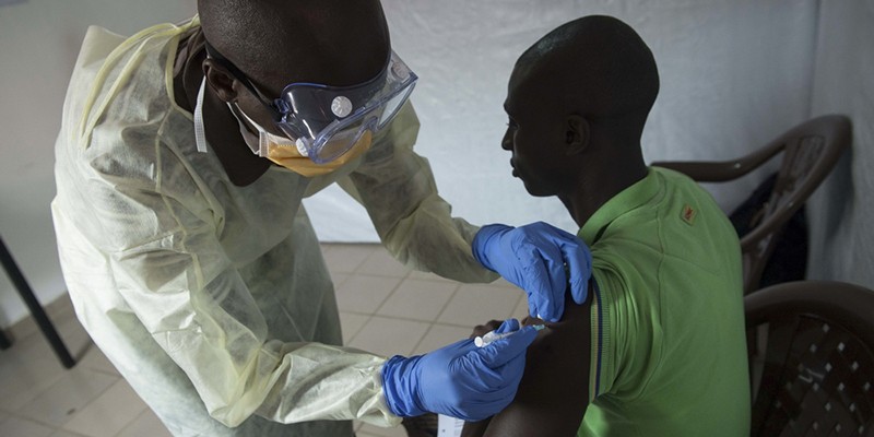 Imagem Ilustrando a Notícia: Vacinação experimental contra o ebola deve começar no domingo