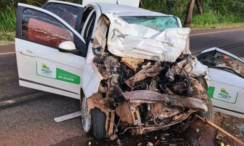 Imagem Ilustrando a Notícia: Carro oficial da prefeitura de Uruaçu sofre acidente na GO-080