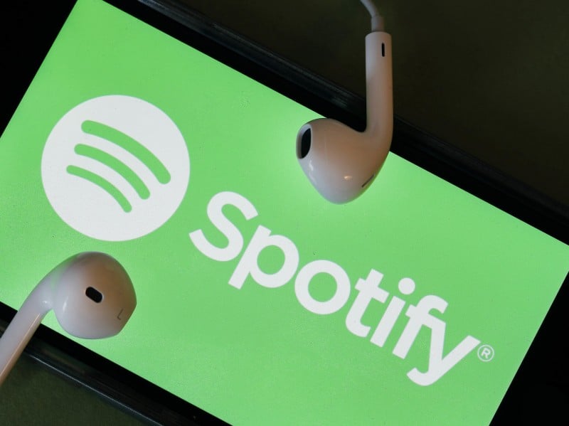Imagem Ilustrando a Notícia: Sem alarde, Spotify faz estreia na bolsa de valores de Nova York