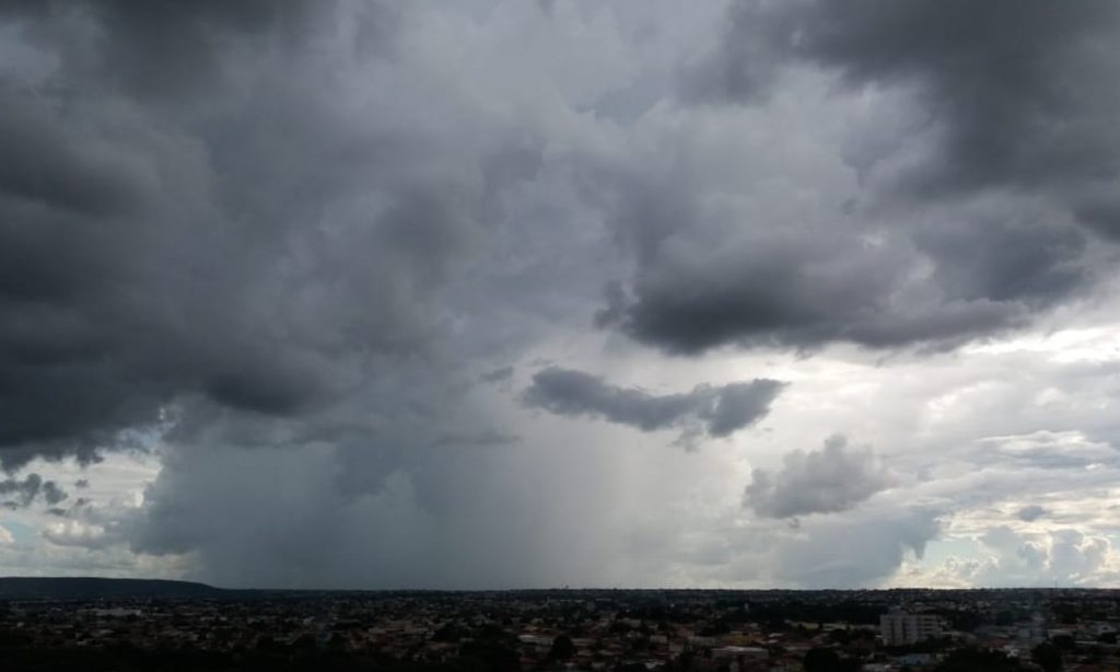Imagem Ilustrando a Notícia: INMET emite alerta de chuva intensa para Goiás, neste sábado