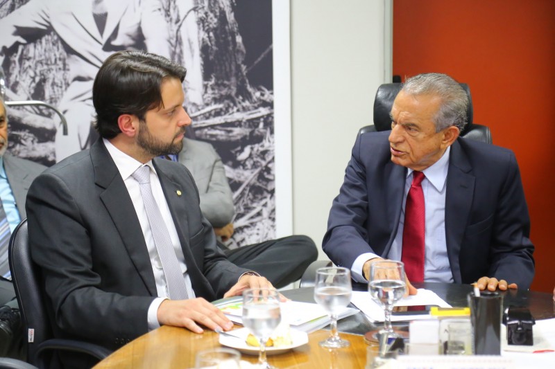 Imagem Ilustrando a Notícia: Prefeito Iris Rezende recebe visita do novo ministro das Cidades