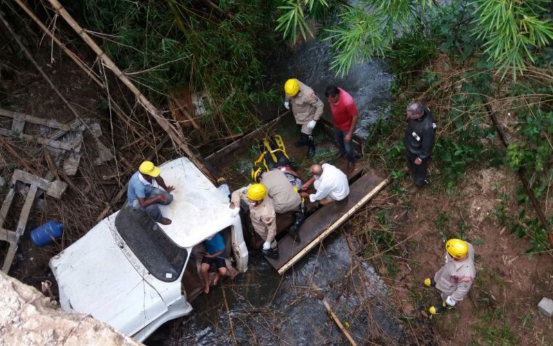 Imagem Ilustrando a Notícia: Menino de 6 anos salva avô após caminhonete cair em rio na cidade de Mineiros