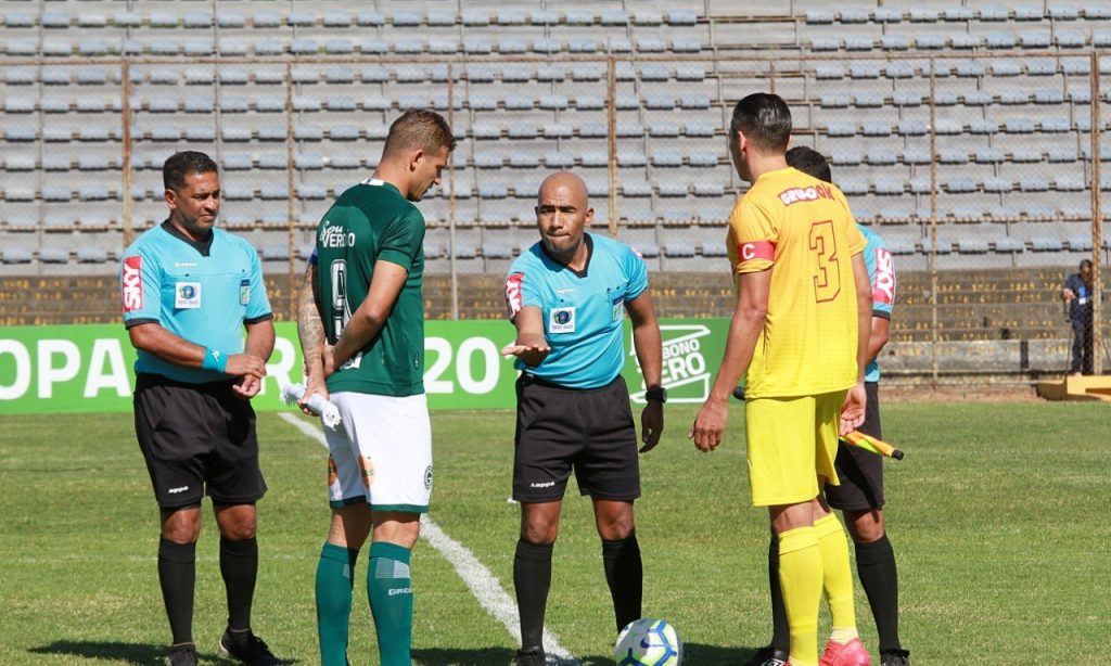 Imagem Ilustrando a Notícia: Goiás recebe o Brasiliense para definir quem avança na Copa Verde