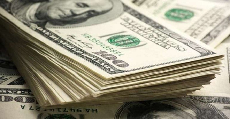 Imagem Ilustrando a Notícia: Dólar fecha semana em queda, valendo R$ 3,70