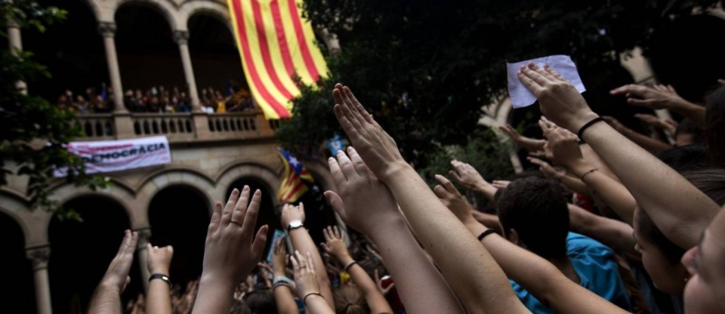 Imagem Ilustrando a Notícia: Juiz espanhol determina prisão de líderes catalães até julgamento