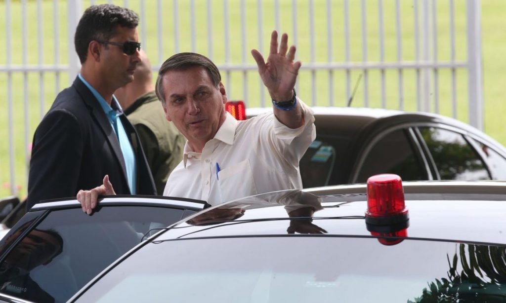 Imagem Ilustrando a Notícia: Fundo Eleitoral: “Temos de preparar a opinião pública”, diz Bolsonaro