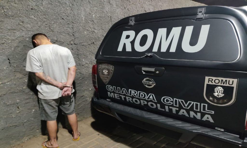 Imagem Ilustrando a Notícia: Traficante que comandava tráfico de drogas na região do Itamaracá é preso