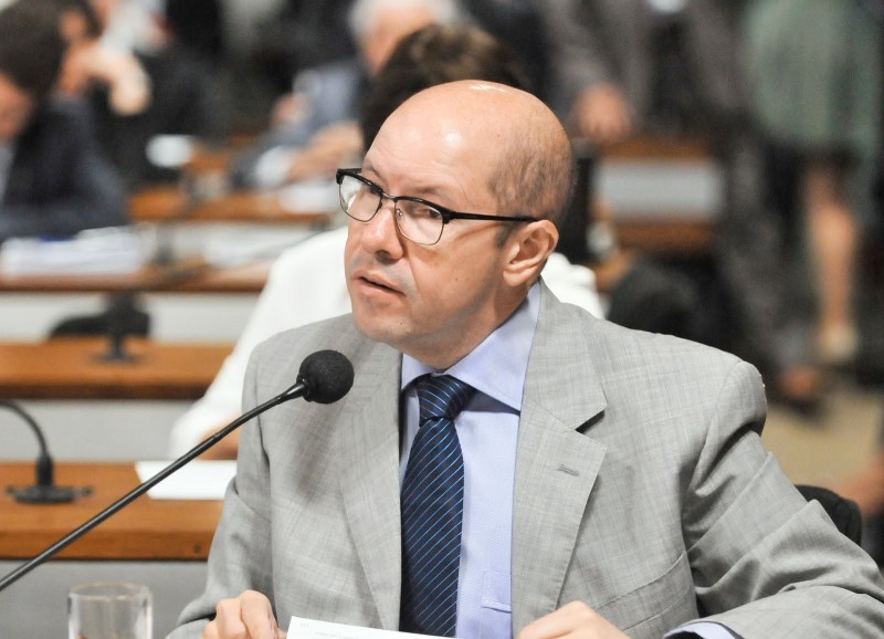 Imagem Ilustrando a Notícia: Liminar suspende inelegibilidade do ex-senador Demóstenes Torres