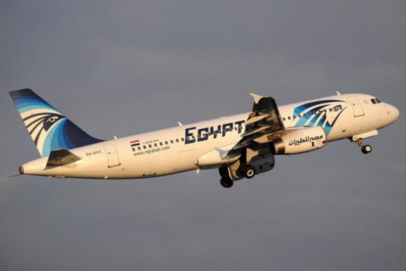 Imagem Ilustrando a Notícia: Exército egípcio diz que encontrou destroços de avião da EgyptAir