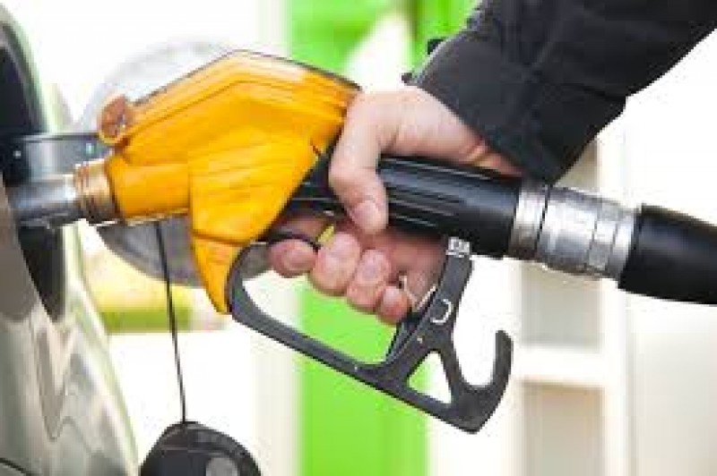 Imagem Ilustrando a Notícia: Justiça Federal suspende novamente alta de combustíveis em todo país