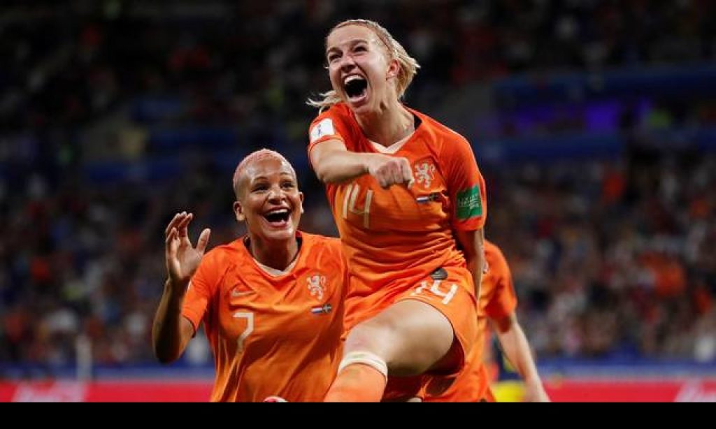 Imagem Ilustrando a Notícia: Holanda bate a Suécia na prorrogação e vai à final da Copa do Mundo