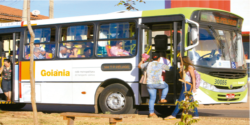 Imagem Ilustrando a Notícia: Roubos em ônibus do transporte coletivo regista queda de 51,4%